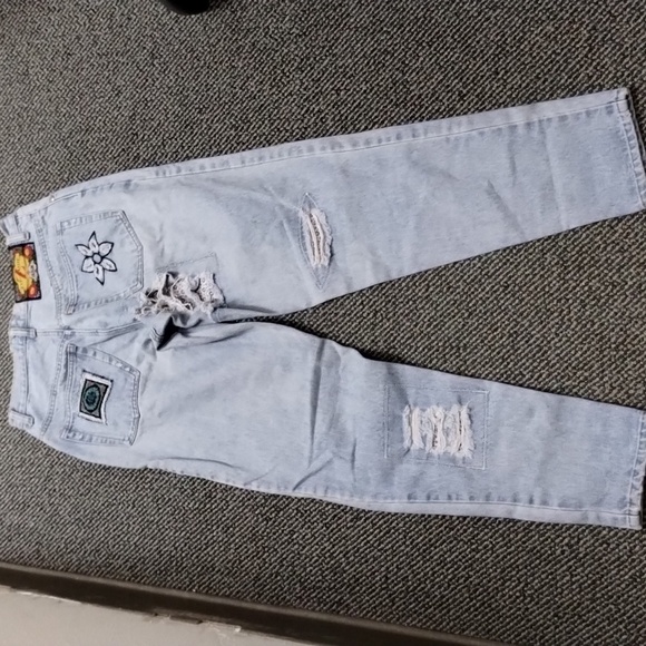 Vintage High Rise Zip Code Jeans Size 9/10 Heavily Distressed Flowers Mom jeans - Picture 8 of 17